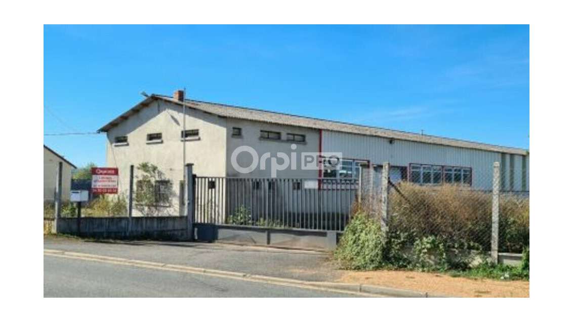 Local d'activité de 700m² à louer en ZA Domérat