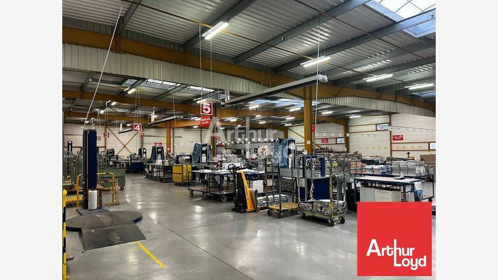 Local activité 2000m² à louer à Dompierre sur Yon