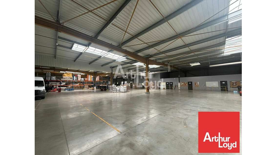 Local activité 2000m² à louer à Dompierre sur Yon