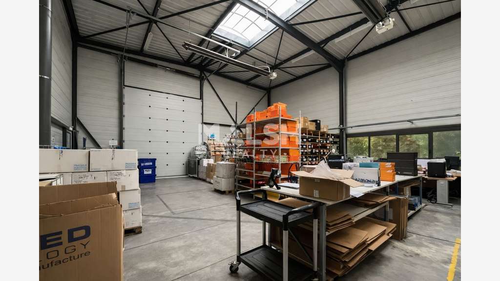 Local mixte à louer 520m² à Écully proche A6 