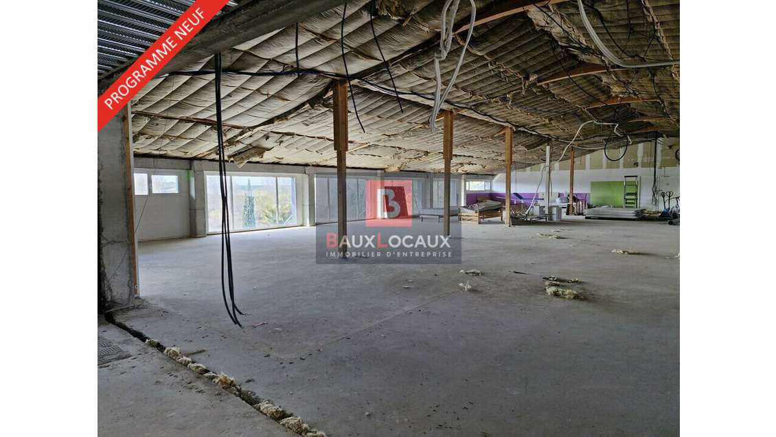 A louer local pro 950m² ZI La Jalassière Eguilles