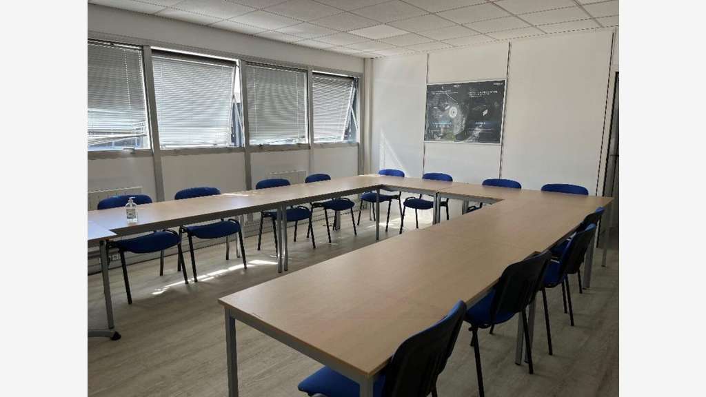 surface d'activité avec bureaux à louer Élancourt