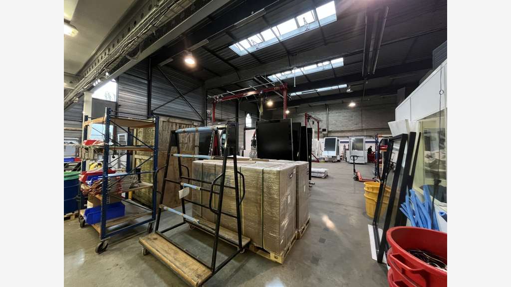 surface d'activité avec bureaux à louer Élancourt