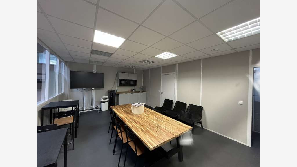 surface d'activité avec bureaux à louer Élancourt