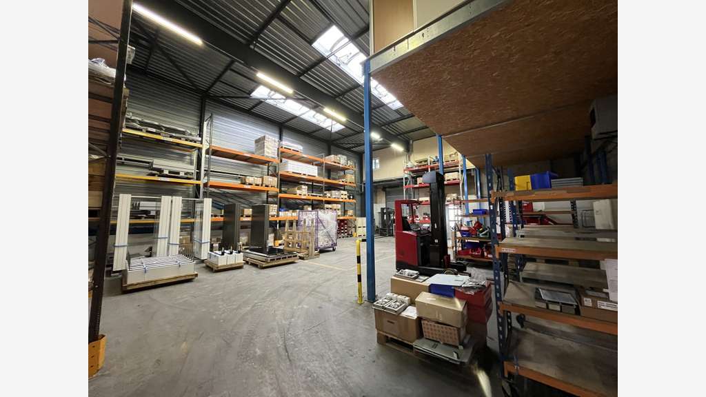 surface d'activité avec bureaux à louer Élancourt