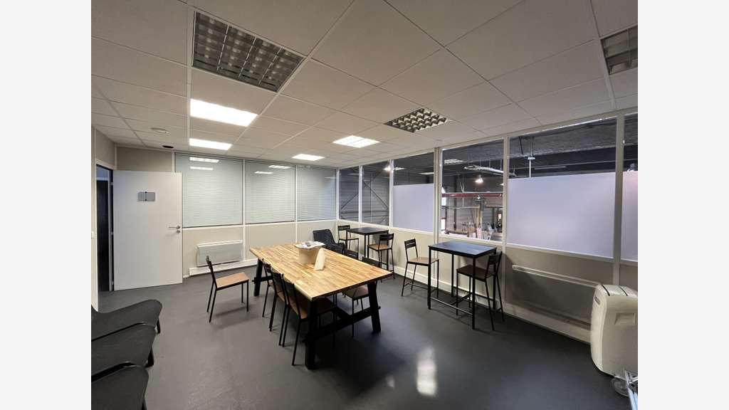 surface d'activité avec bureaux à louer Élancourt