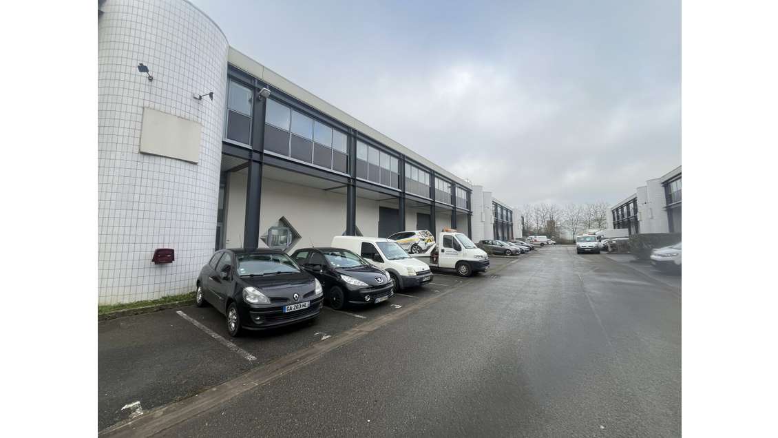 surface d'activité avec bureaux à louer Élancourt