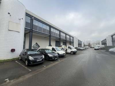 surface d'activité avec bureaux à louer Élancourt