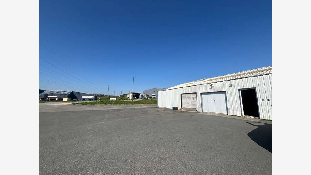 A louer local d'activité de 300m² à Ergué-Gabéric