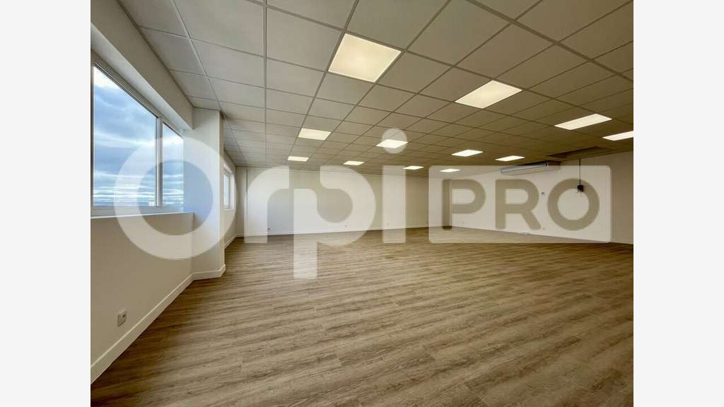 Local activité 188m² à louer ZA Fontenay-Trésigny