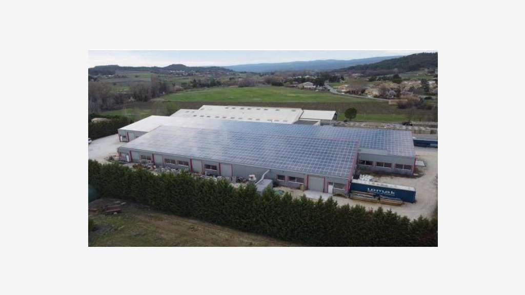 À louer entrepôt 2276m² à Gargas ZA des Moulins