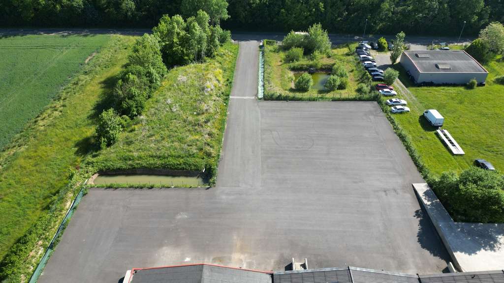 Cellule d'activité 1644m² à louer à Gasville