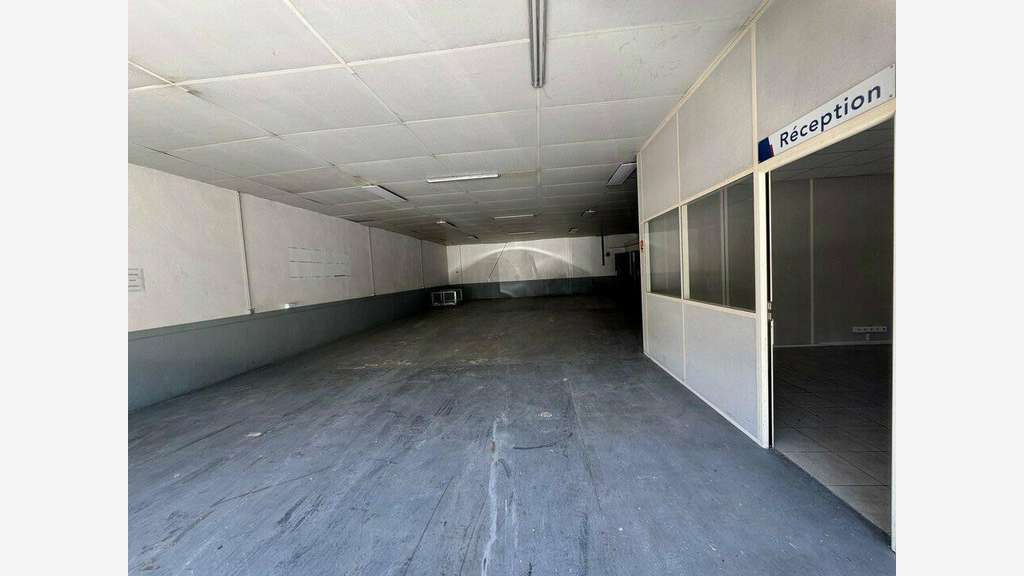 Local d'activités de 190m² à louer à Gemenos 13420