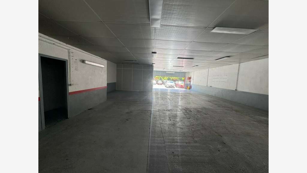 Local d'activités de 190m² à louer à Gemenos 13420