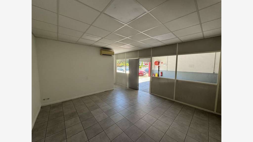Local d'activités de 190m² à louer à Gemenos 13420