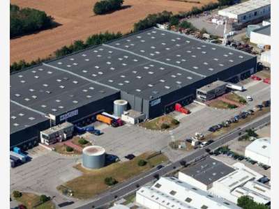 A louer entrepôt logistique de 4535m² à Genas