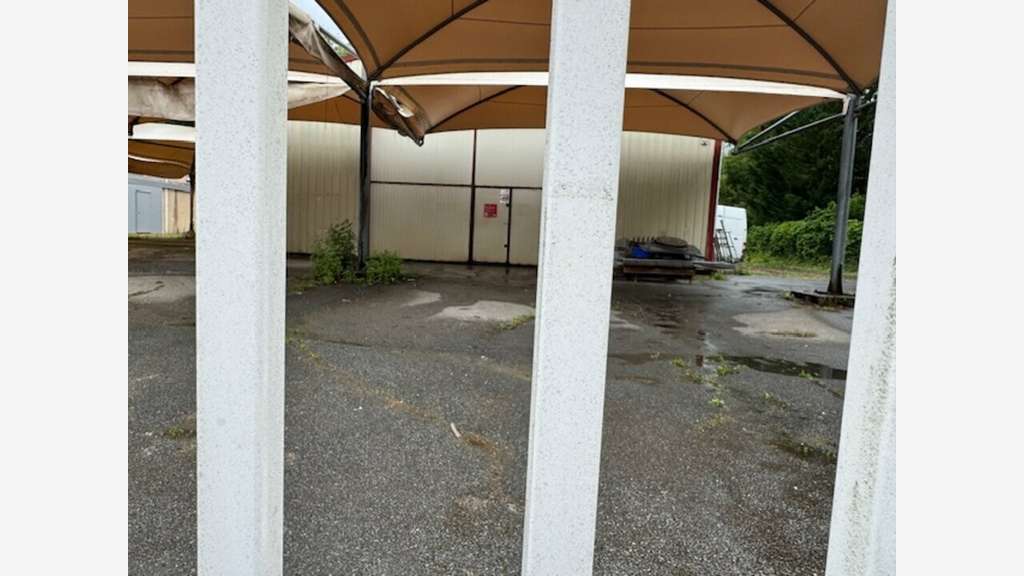 Local d'activité de 330m² à louer à Villefranche