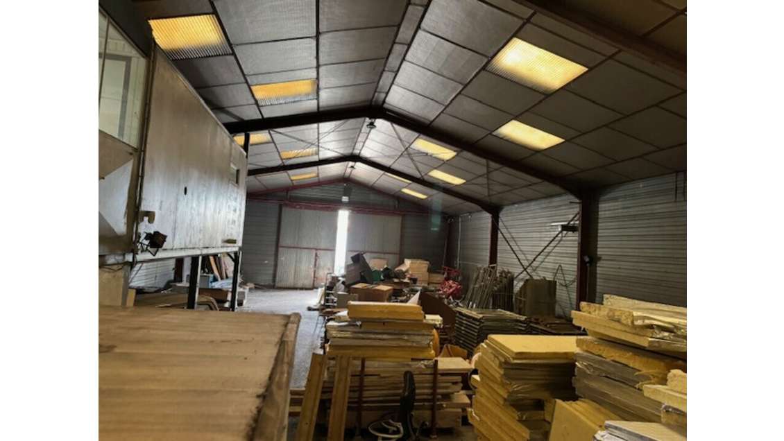 Local d'activité de 330m² à louer à Villefranche