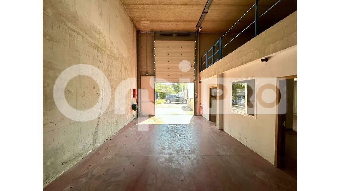 A louer local d'activités de 571m² à Grigny
