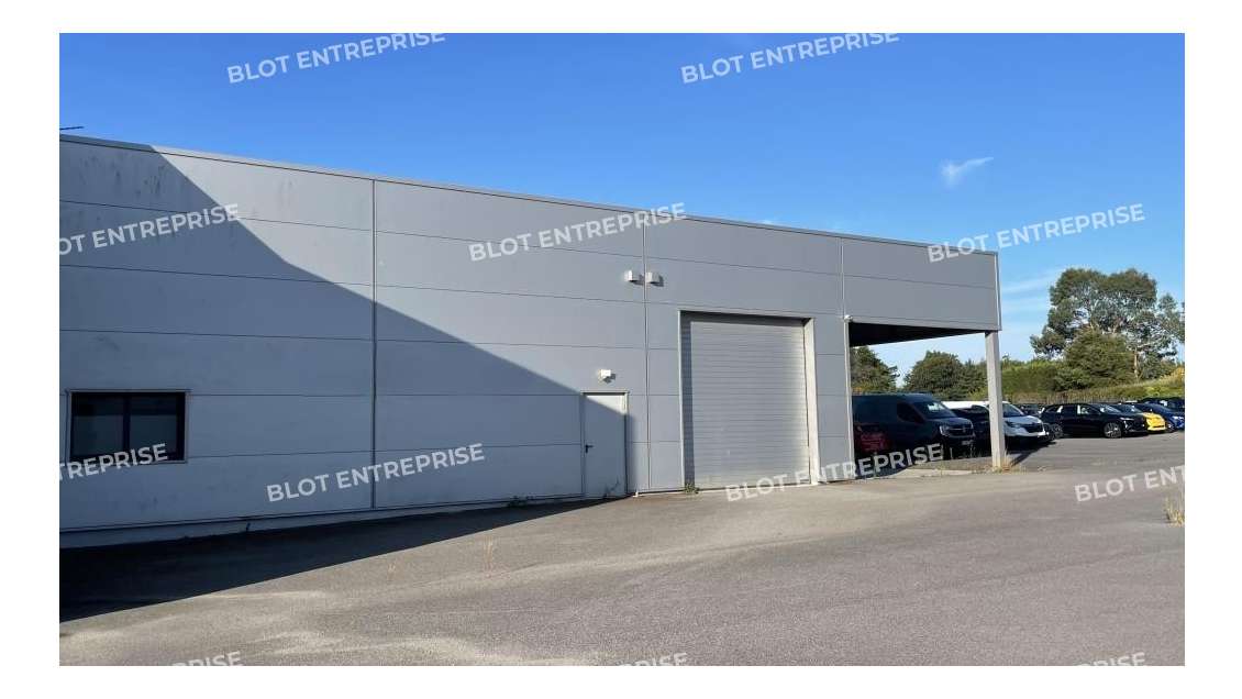 A louer local 415m²  pôle automobile de Guérande