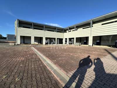 Location Locaux d'activités - Entrepôts à Guéreins