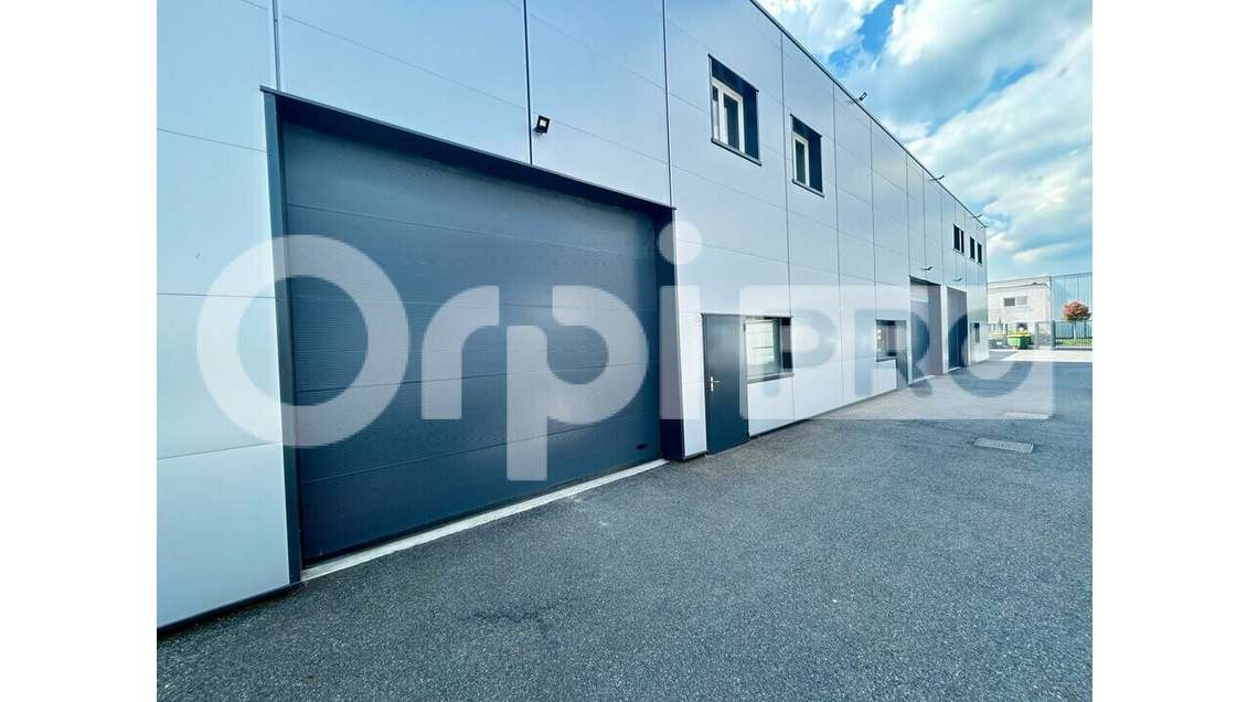 Local d'activité 235m²  louer à Guibeville 