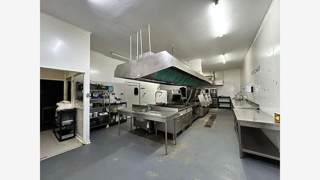 A louer bâtiment agroalimentaire 2450m² à L'Isle