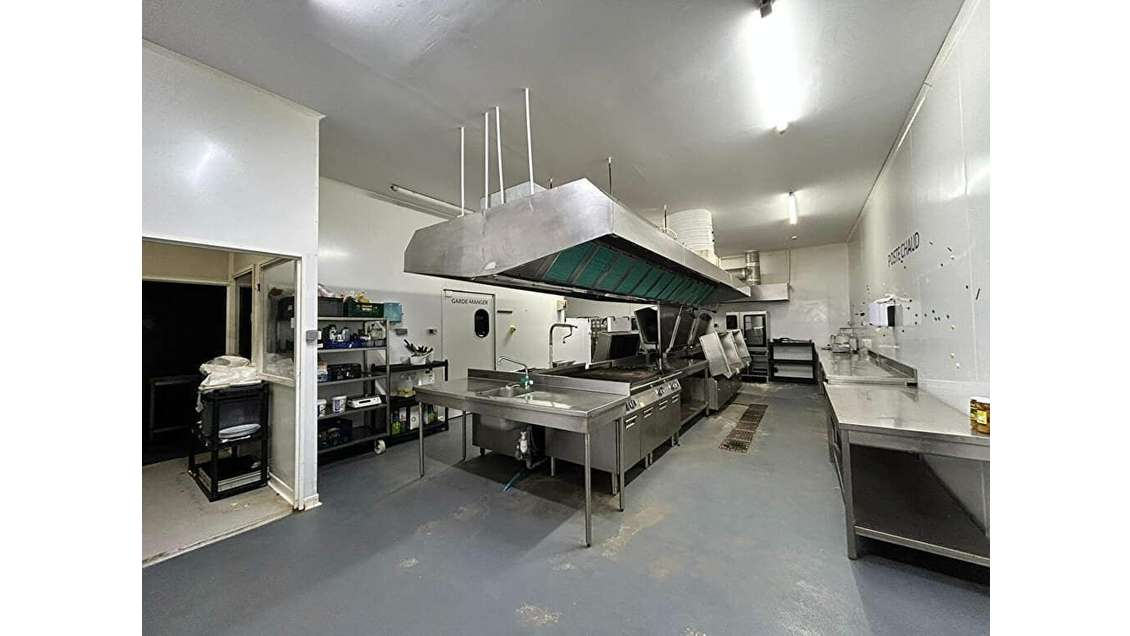 A louer bâtiment agroalimentaire 2450m² à L'Isle
