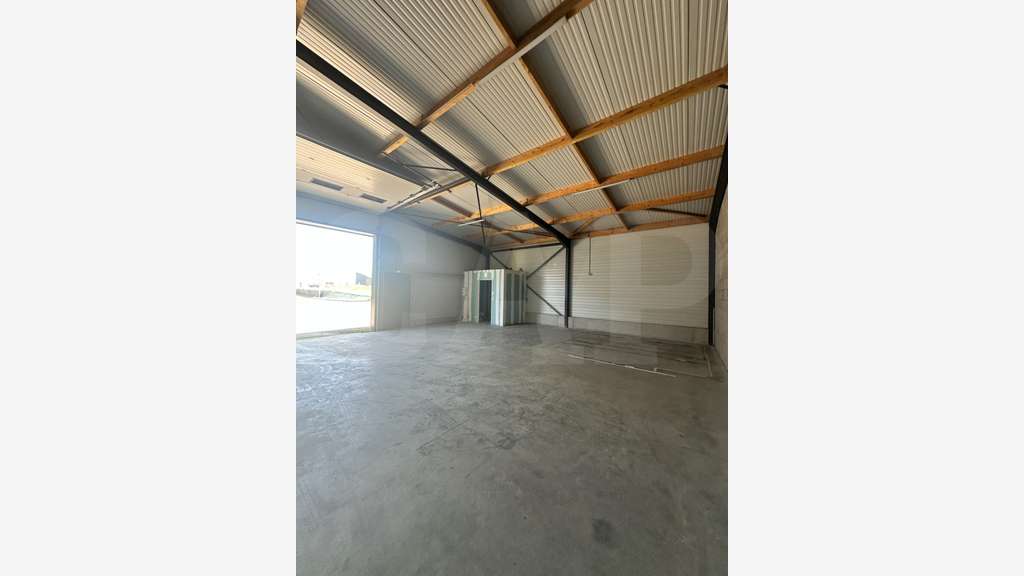 A louer cellule d'activité 100m² à La Gouesnière