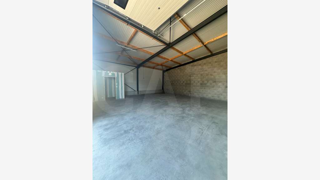 A louer cellule d'activité 100m² à La Gouesnière