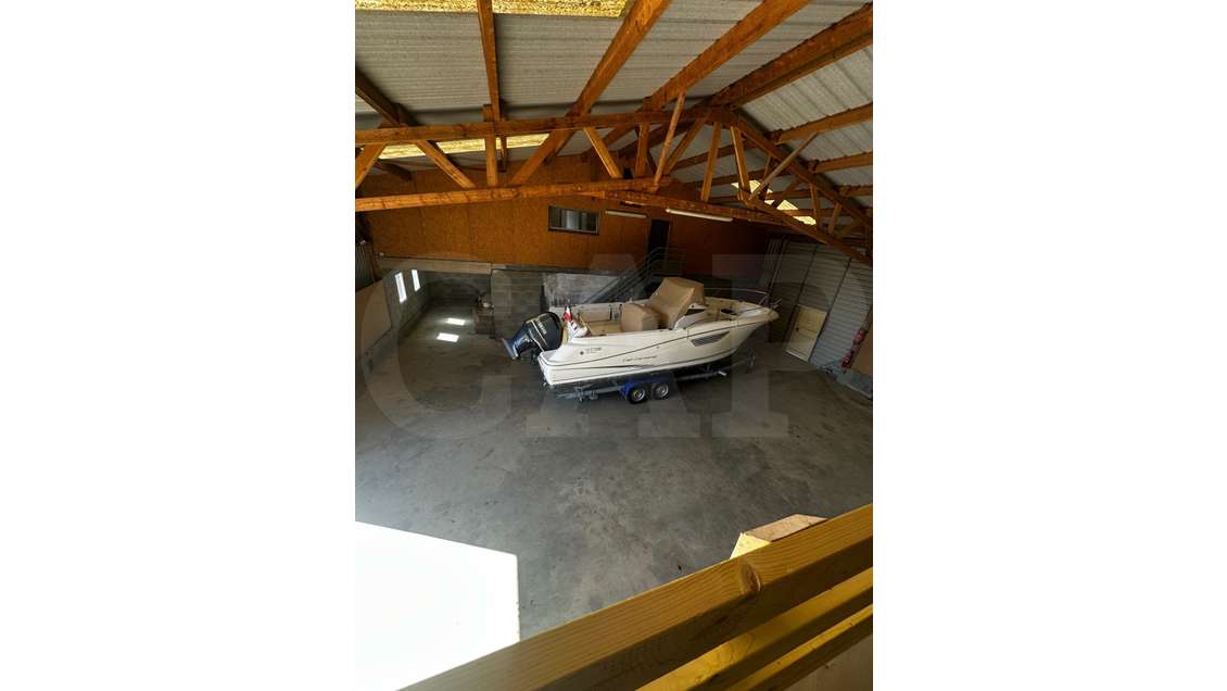 A louer local activité 300m² au sol La Richardais