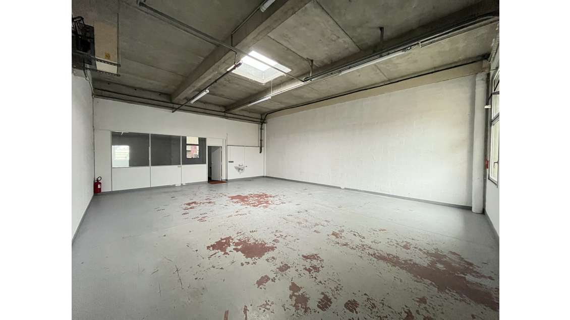 Surfaces d'activités à louer La Verrière N10