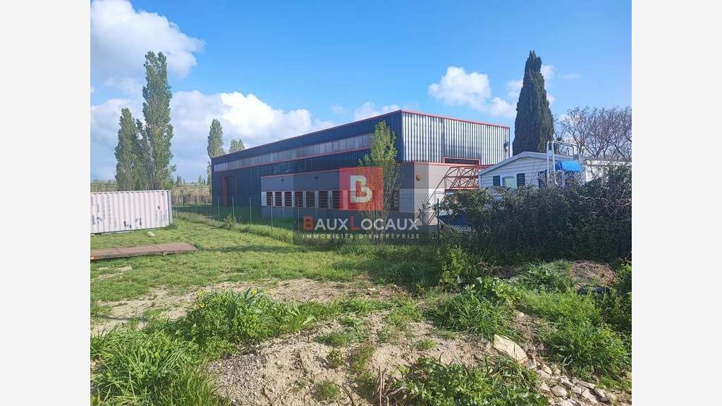 Local d'activité avec bureaux à Lançon-Provence