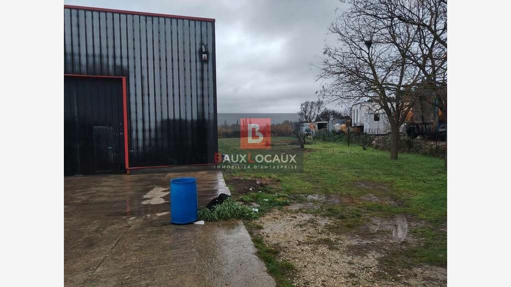 Local d'activité avec bureaux à Lançon-Provence