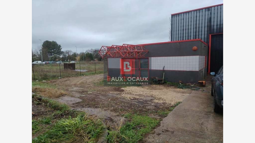 Local d'activité avec bureaux à Lançon-Provence