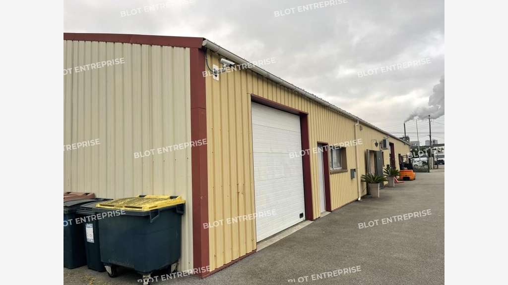 A louer local d'activités 359m² en ZI à Lanester