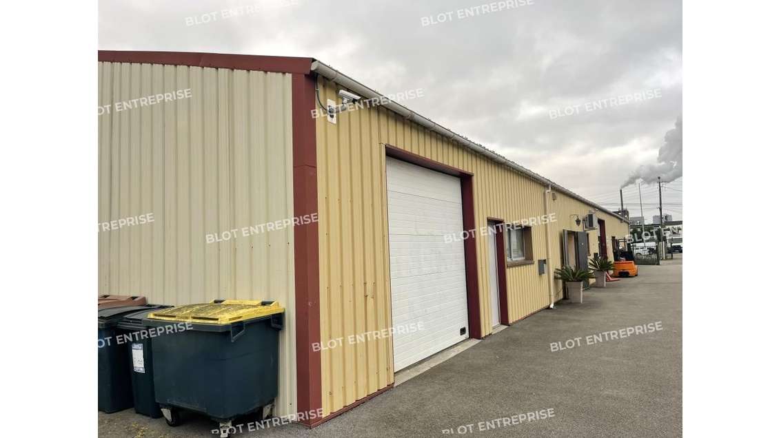 A louer local d'activités 359m² en ZI à Lanester