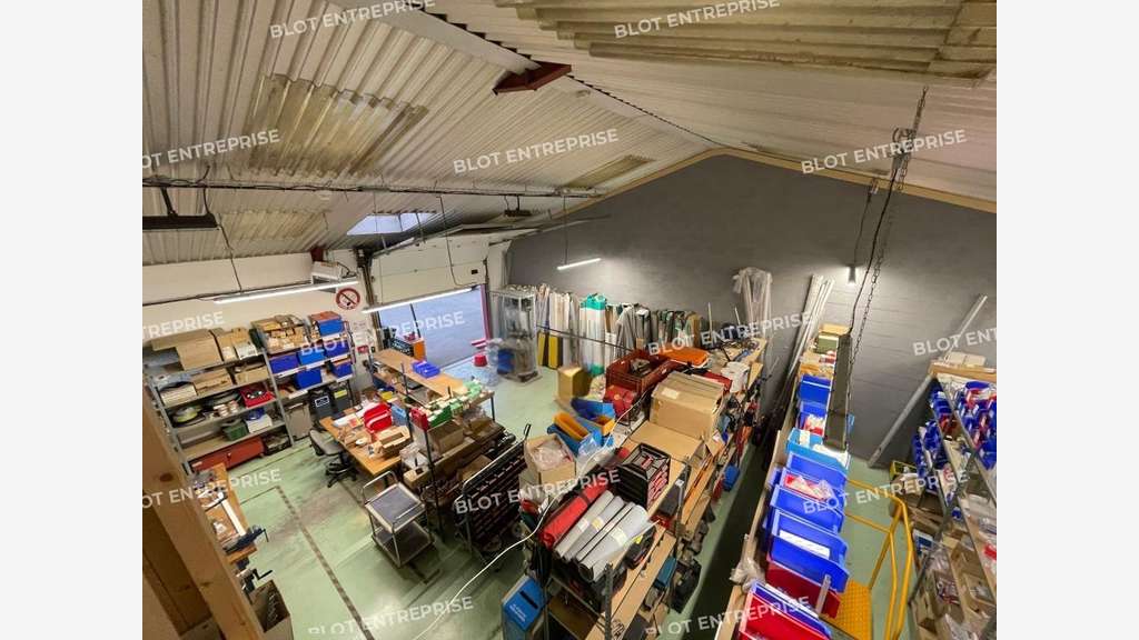 A louer local d'activités 359m² en ZI à Lanester
