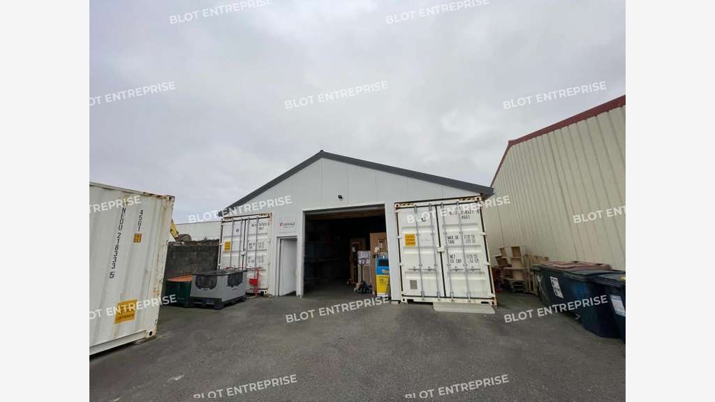 A louer local d'activités 359m² en ZI à Lanester