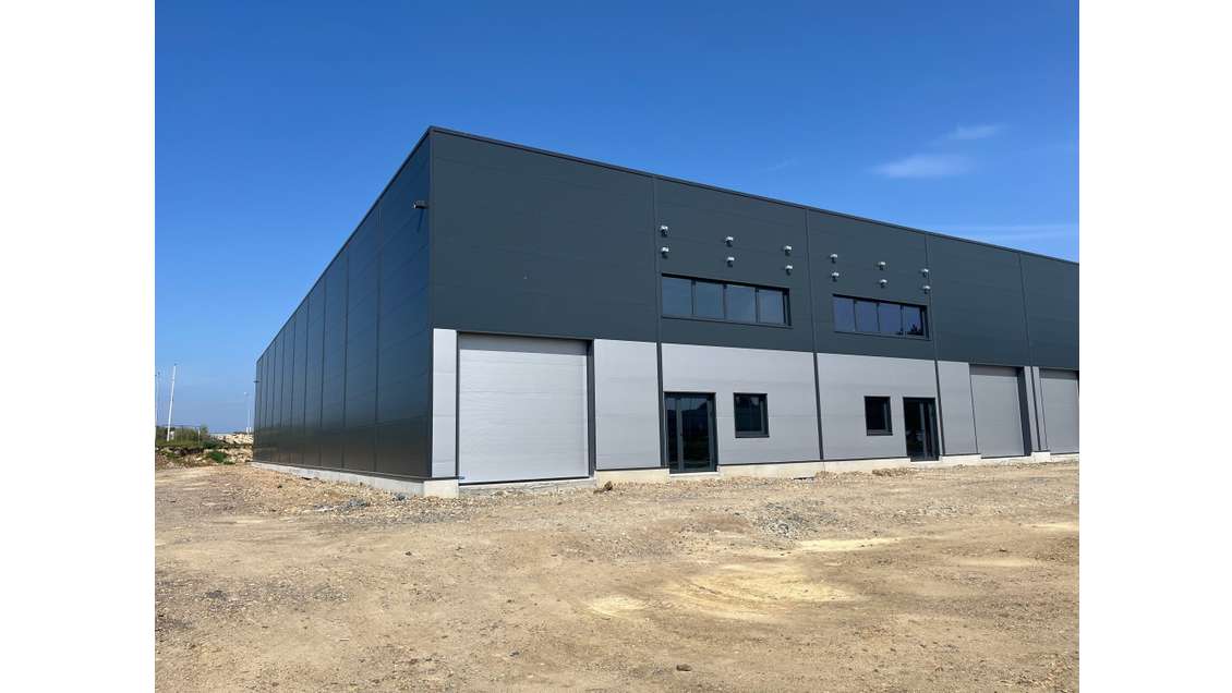 A louer local d'activité de 350m² en ZAC à Lannion