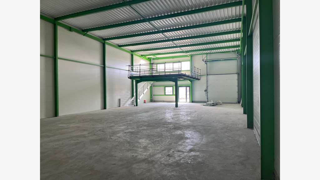 A louer local d'activité de 350m² en ZAC à Lannion