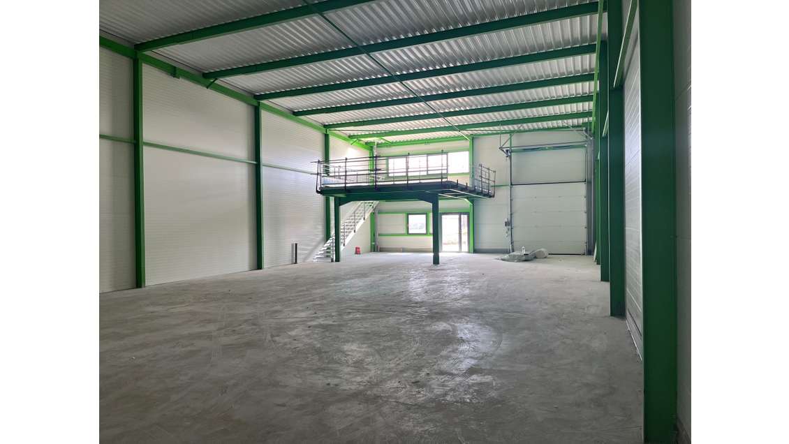 A louer local d'activité de 350m² en ZAC à Lannion