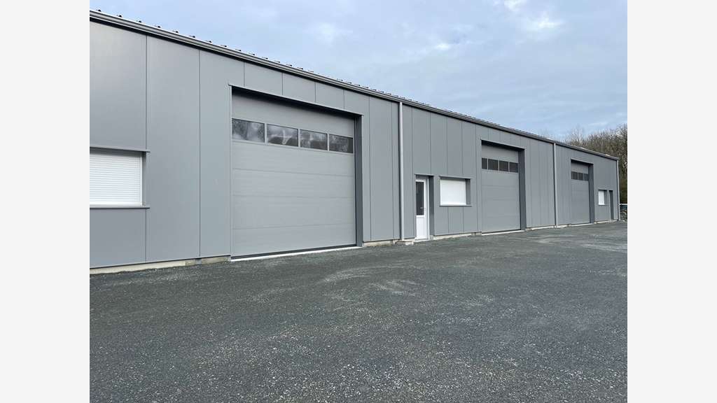 A louer cellule d'activité de 142m² en za à Lantic