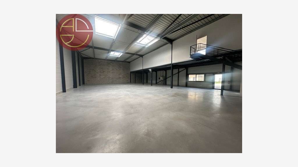A louer entrepôt bureaux de 803m² à Launaguet