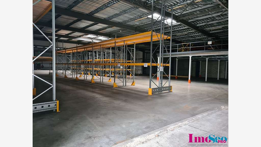 Entrepôt 2000m² à louer sur site clos au Haillan