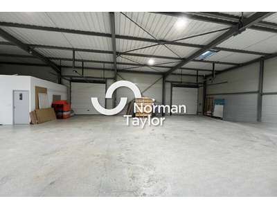 Location Locaux d'activités - Entrepôts à Lunel