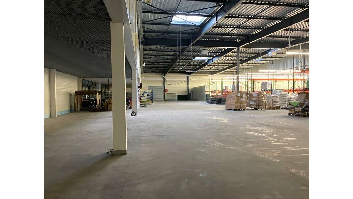 À louer locaux d'activité 1400m² divisibles à Lux