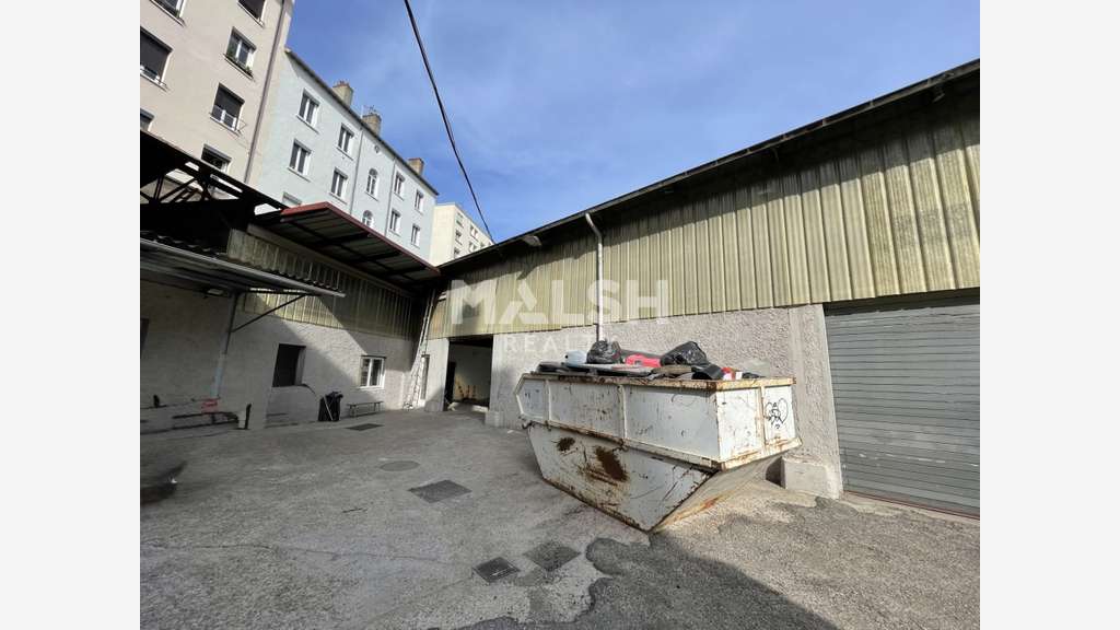 Local d'activités indépendant à louer à Lyon 7e