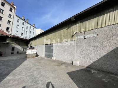 Local d'activités indépendant à louer à Lyon 7e