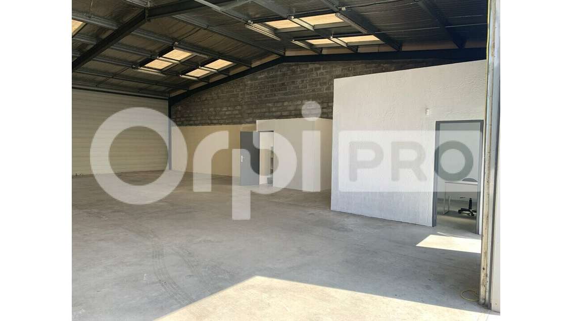 A louer entrepôts 400m² sécurisés à Marcheprime